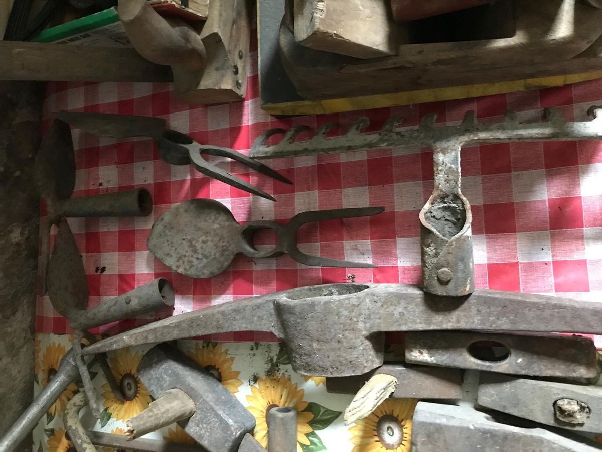 Význam naberacích otvorov v skladovej logistike a manipulácii