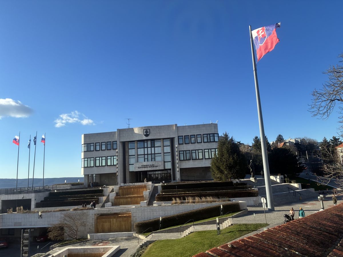 Analýza predaja bez sezónnych vplyvov: Význam a metódy